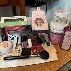 Ladies lot #1 full size products,candle,bath bombs and makeup lipstick samples